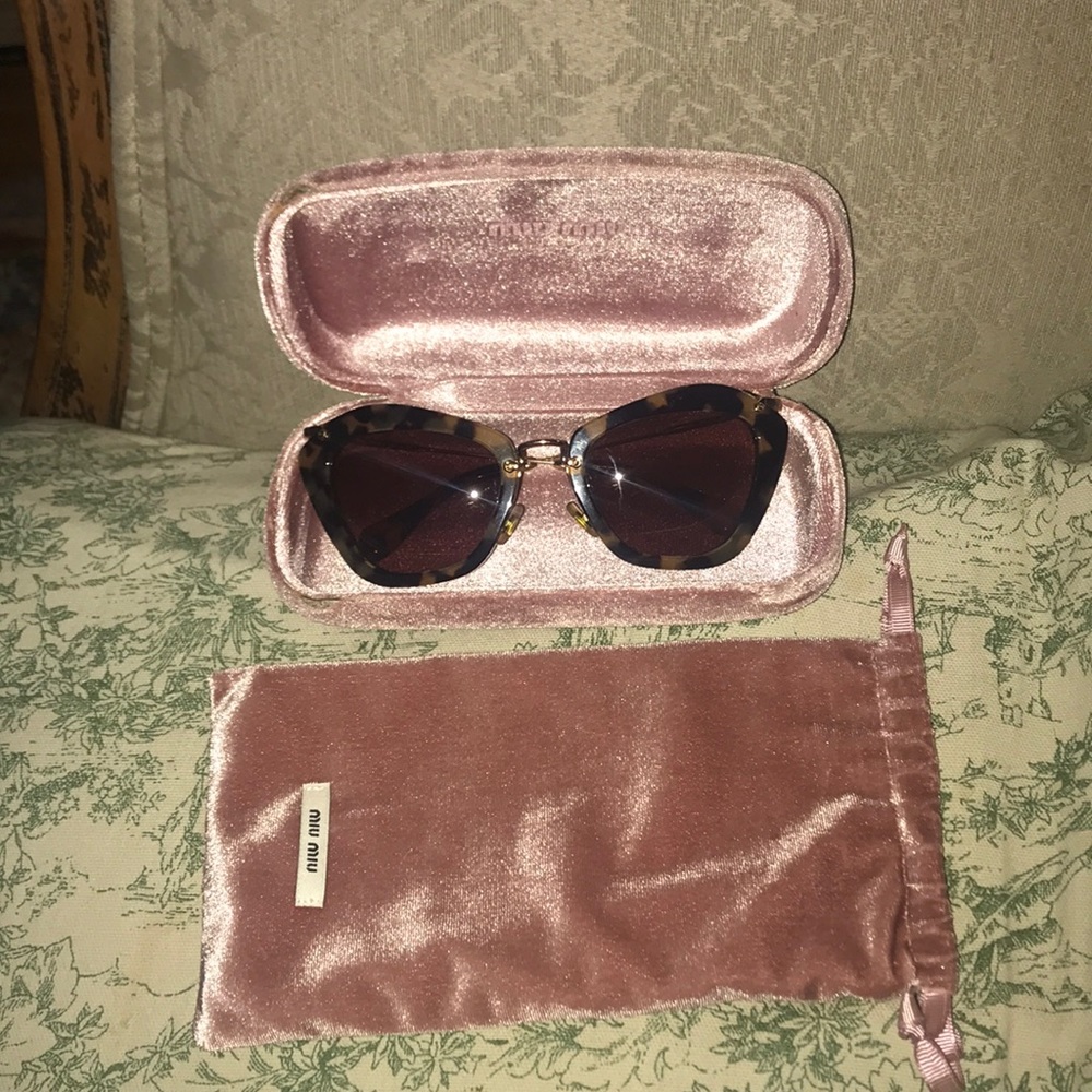 MIU MIU CATEYE SUNGLASSES